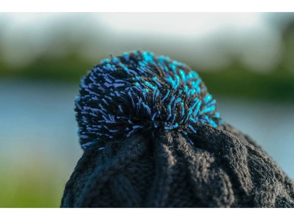 PRESTON KNITTED BOBBLE