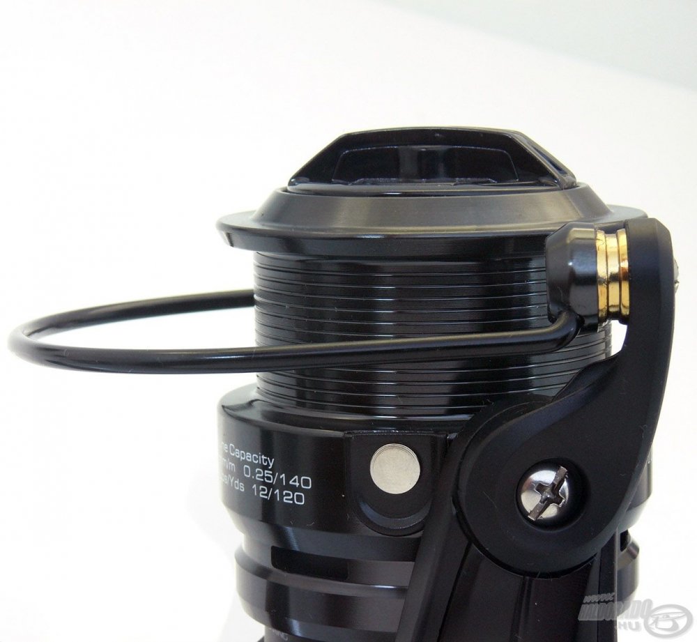 By Döme Team Feeder Power Fighter Pro 4000 navijak
